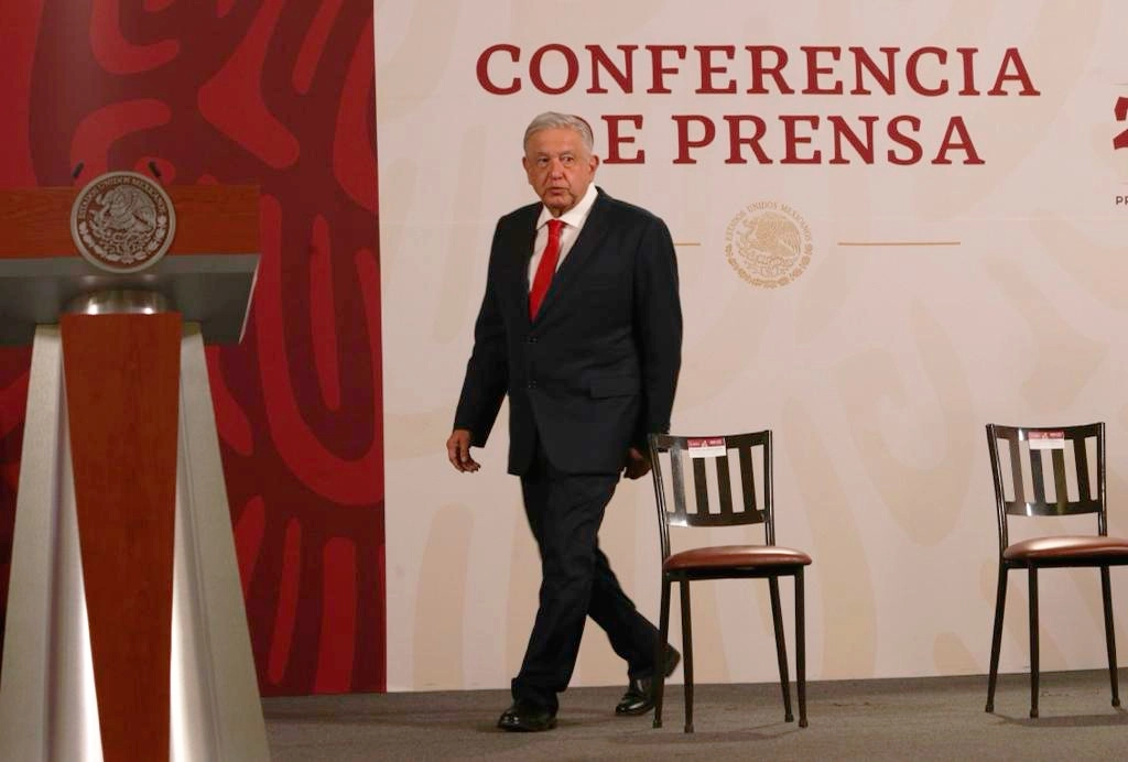 El presidente Andrés Manuel López Obrador durante la conferencia de prensa matutina en Palacio Nacional, el 2 de mayo de 2022. Foto María Luisa Severiano
