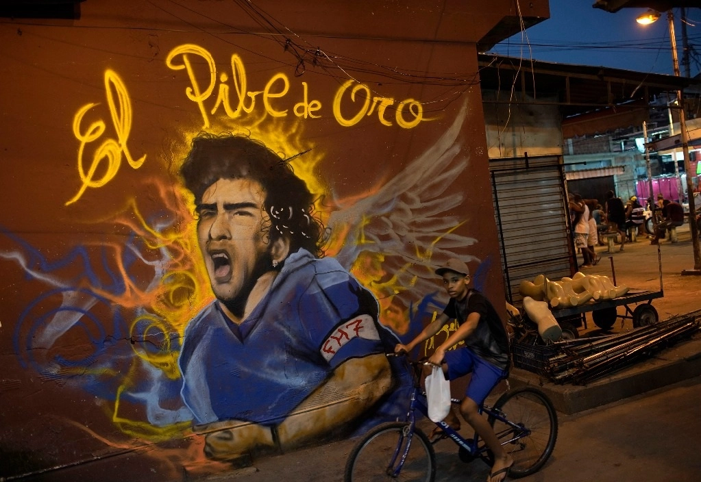 Mural de Diego Maradona en Río de Janeiro. Foto Afp