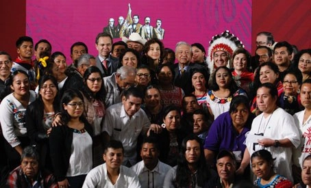 El presidente Andrés Manuel López Obrador se comprometió a proteger el patrimonio cultural, y en especial las lenguas nativas, durante la visita con Audrey Azoulay, directora general de la Organización de Naciones Unidas para la Educación, la Ciencia y la Cultura (Unesco). Foto Roberto García