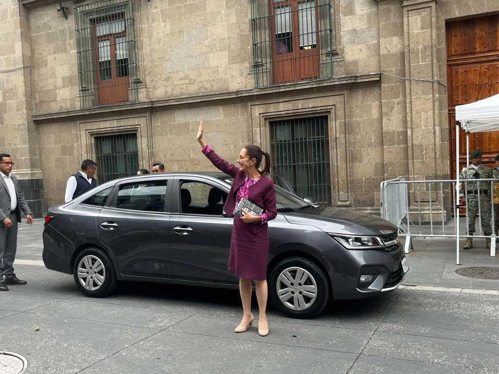 La presidenta electa, Claudia Sheinbaum durante su llegada a Palacio Nacional. Foto Luis Castillo 
