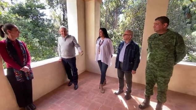 El presidente López Obrador en la ermita fundada por Vasco de Quiroga en Santa Fe. Foto Tomada del video de Youtube subido por el presidente Andrés Manuel López Obrador