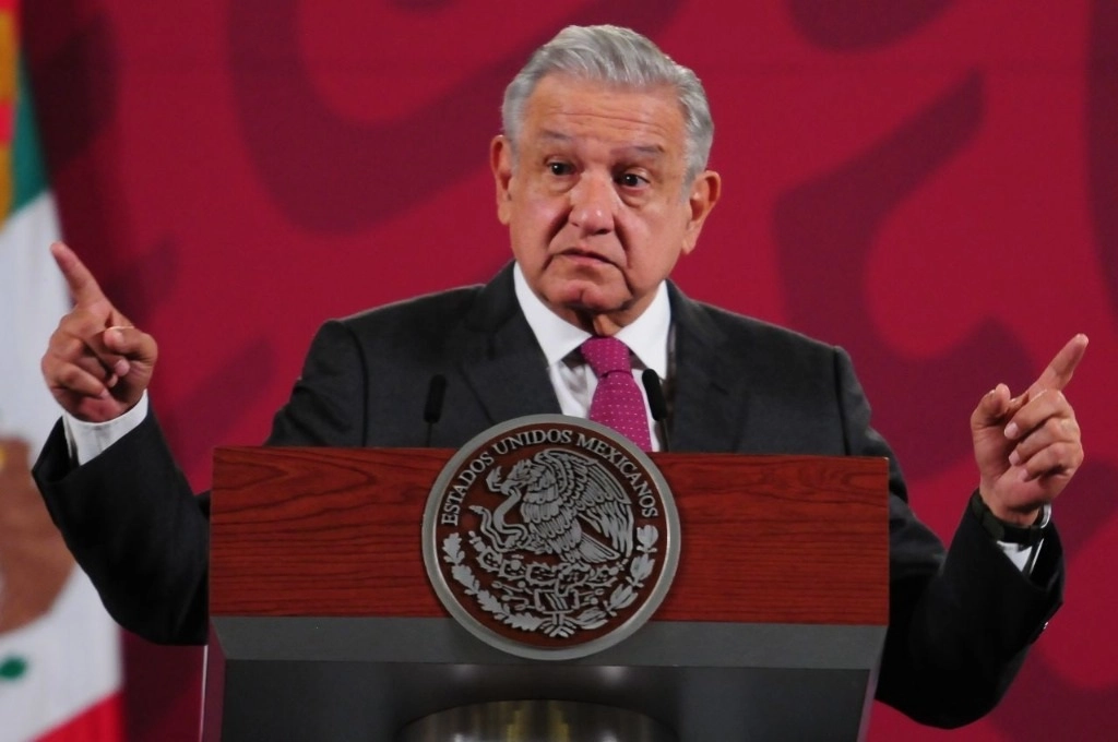 El presidente Andrés Manuel López Obrador durante su conferencia matutina ayer en Palacio Nacional. Foto Cuartoscuro
