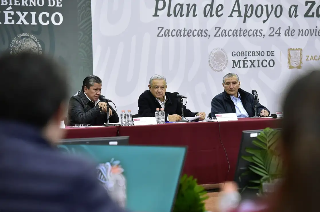 El gobernador de Zacatecas, David Monreal, el presidente López Obrador y el secretario de Gobernación, Adán Augusto López. Foto: Presidencia
