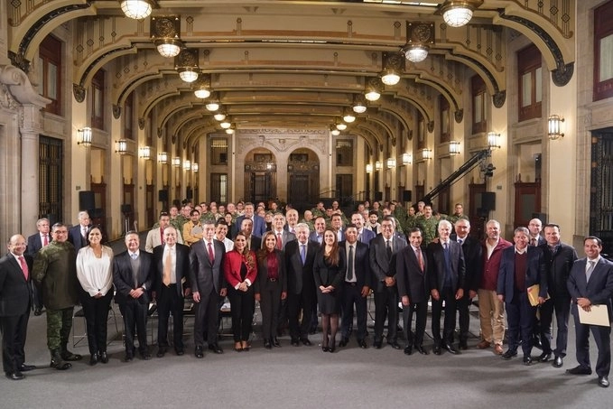 El presidente Andrés Manuel López Obrador se reunió en Palacio Nacional con 20 gobernadores del país. Foto @lopezobrador_