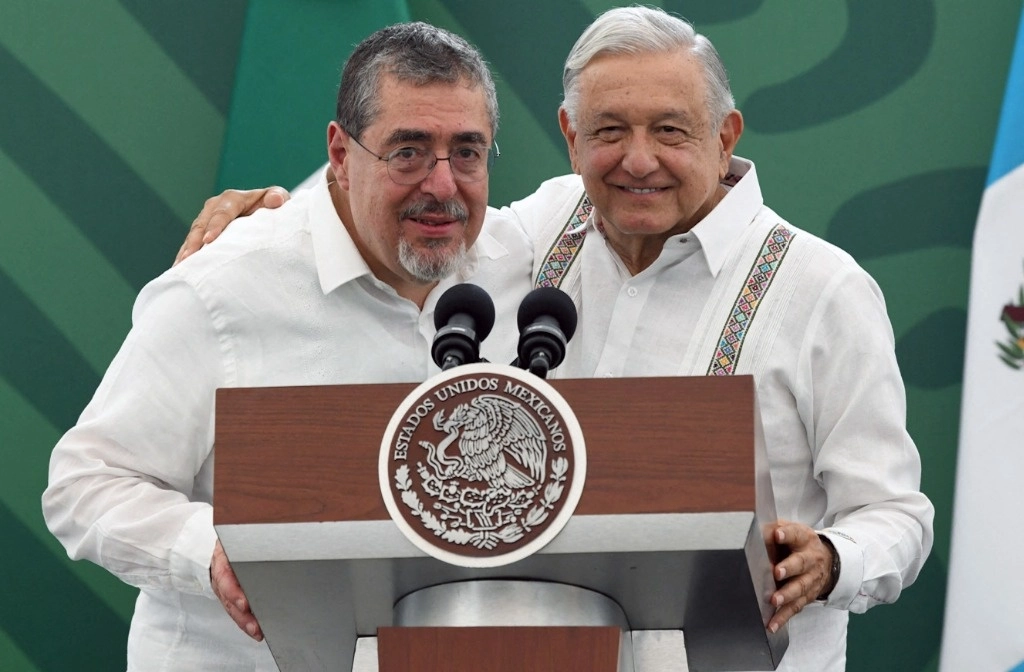 Ayer en Tapachula, Chiapas, se efectuó la primera reunión de los presidentes de Guatemala, Bernardo Arévalo, y de México, Andrés Manuel López Obrador. Foto Afp