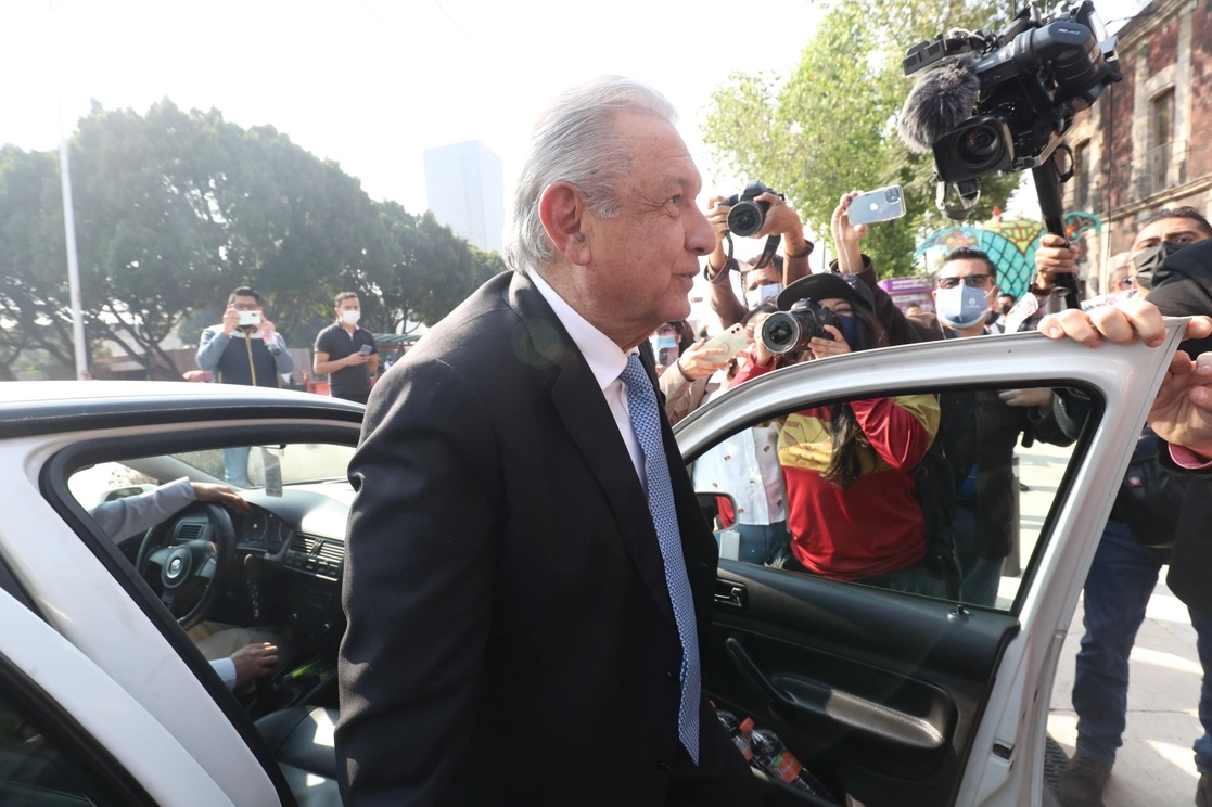 El arribo del presidente Andrés Manuel López Obrador al Museo Kaluz para una reunión con los integrantes del CMN, ayer. Foto Luis Castillo