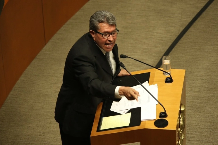 Ricardo Monreal, coordidandor de Morena en la cámara alta, prevé separarse pronto de su cargo para buscar la candidatura presidencial del partido. Foto María Luisa Severiano / Archivo