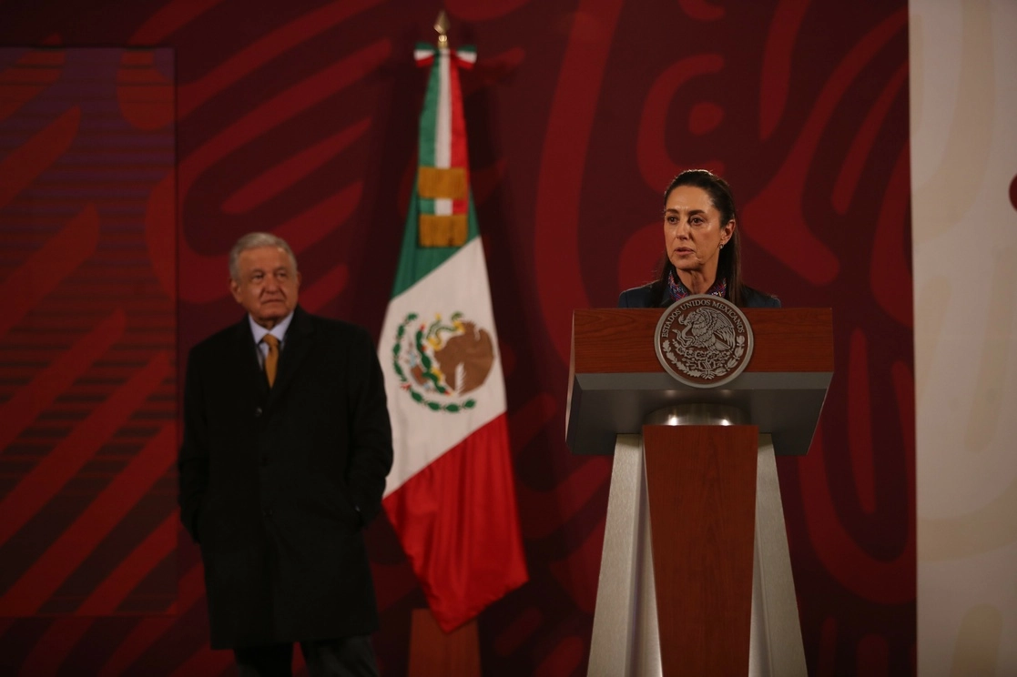 El presidente Andrés Manuel López Obrador y la jefa de Gobierno de CDMX, Claudia Sheinbaum, en la conferencia matutina del 30 de diciembre de 2022. Foto Yazmín Ortega Cortés 