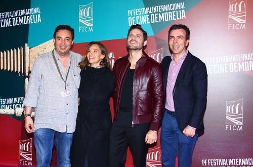 En la imagen Cuauhtémoc Cárdenas Batel, vicepresidente del certamen; Daniela Michel, directora general del FICM; el actor Édgar Ramírez y Alejandro Ramírez Magaña, presidente de encuentro fílmico.Foto Medios y Media