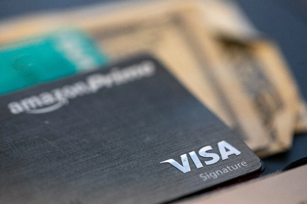 Logo de Visa en una tarjeta de crédito. Foto Ap