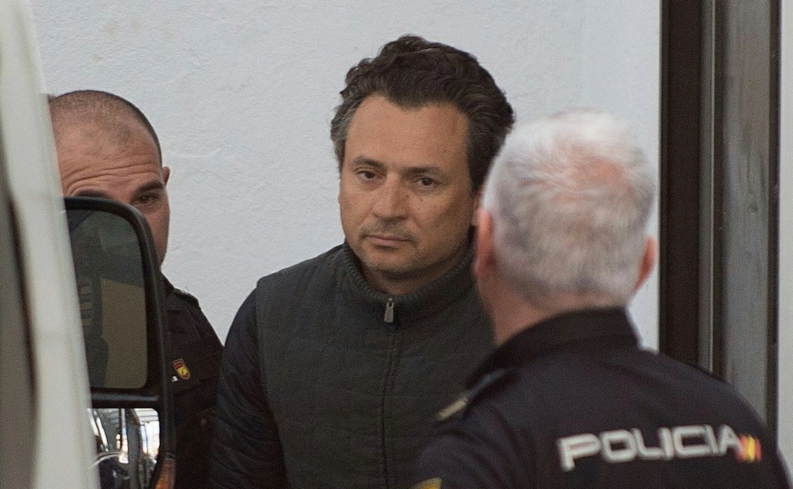 El ex director de Pemex, Emilio Lozoya, al momento en que fue detenido, en 2020, por la policía española en la provincia de Málaga. Foto Afp / archivo
