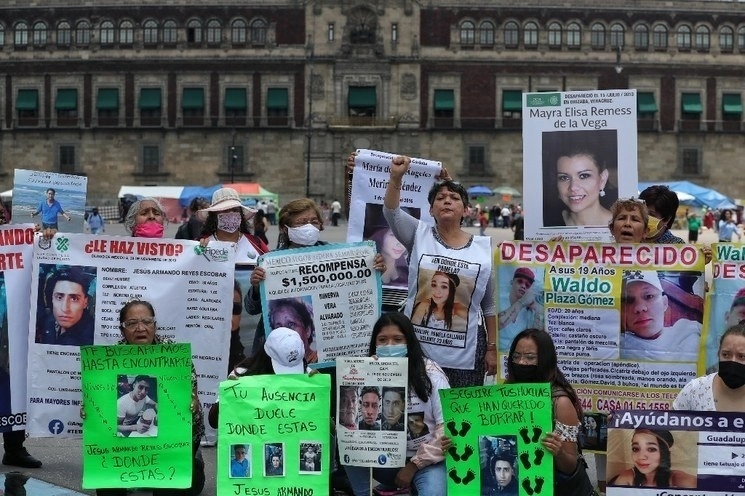 Familiares de desaparecidos durante una protesta en la Ciudad de México. Foto Marco Peláez / Archivo