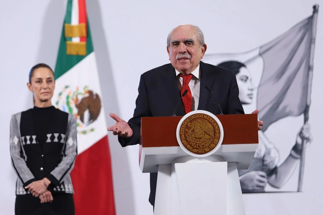 El titular de la Unidad de Inteligencia Financiera, Pablo Gómez, durante la conferencia presidencial de este martes 1 de abril. 