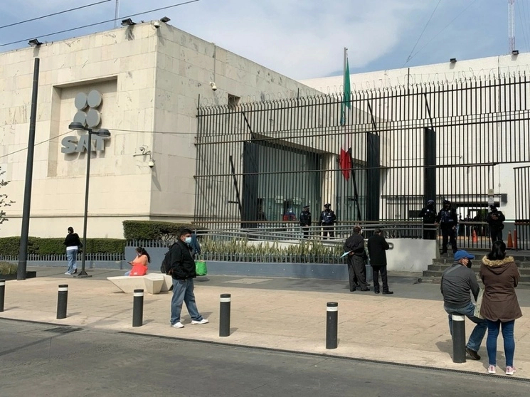 Oficinas del SAT en la Ciudad de México. Foto Alfredo Domínguez / Archivo