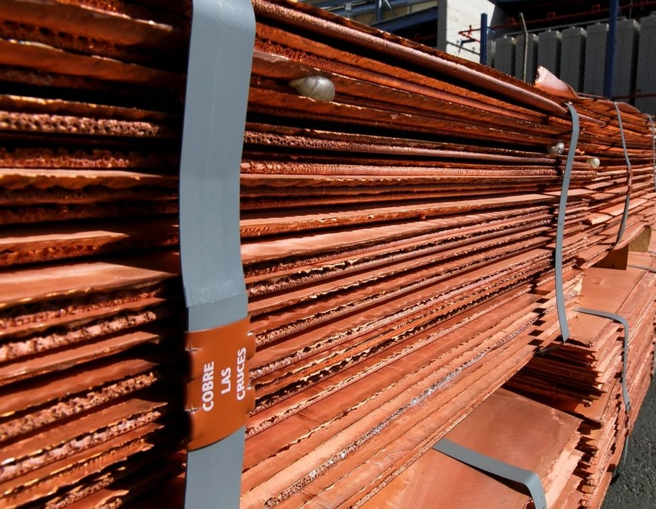 Tras el anuncio de los aranceles al cobre, en EU los precios a futuro del metal subieron a un máximo histórico sobre 12 mil 330 dólares por tonelada. Foto 