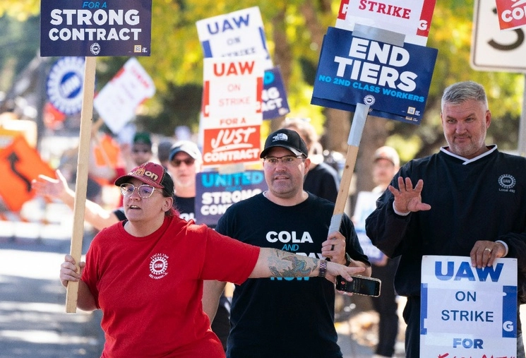 United Auto Workers (UAW) en el Centro de Distribución de Repuestos de Chrysler en Beaverton, Oregon, se unió a los trabajadores en huelga en las plantas de fabricación de automóviles. Foto Ap