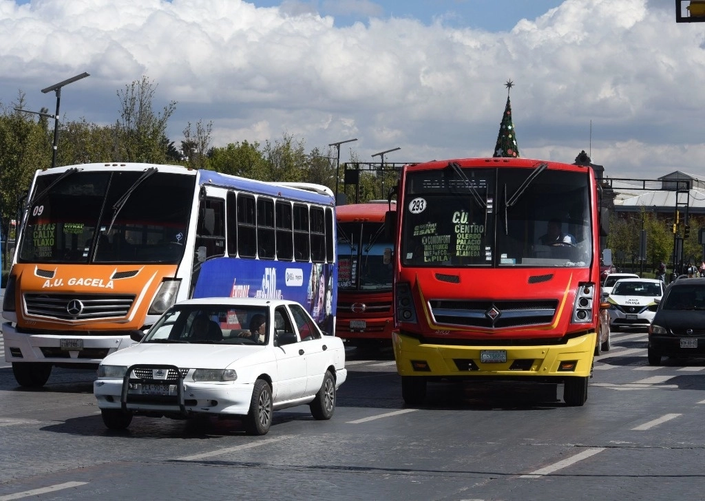 Aspectos de Transporte Público en la capital mexiquense. Foto Crisanta Espinosa/ Cuartoscuro/ La Jornada