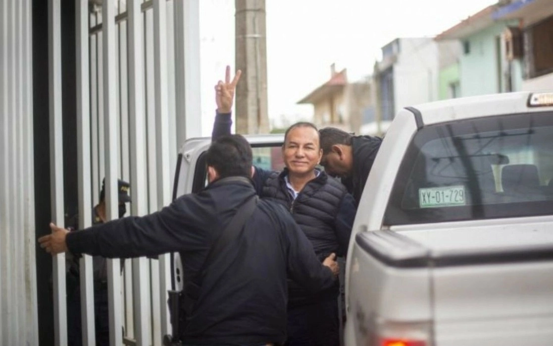 José Manuel del Río Virgen llega a los juzgados de Pacho Viejo en Coatepec, Veracruz. Foto Sergio Hernández / Archivo
