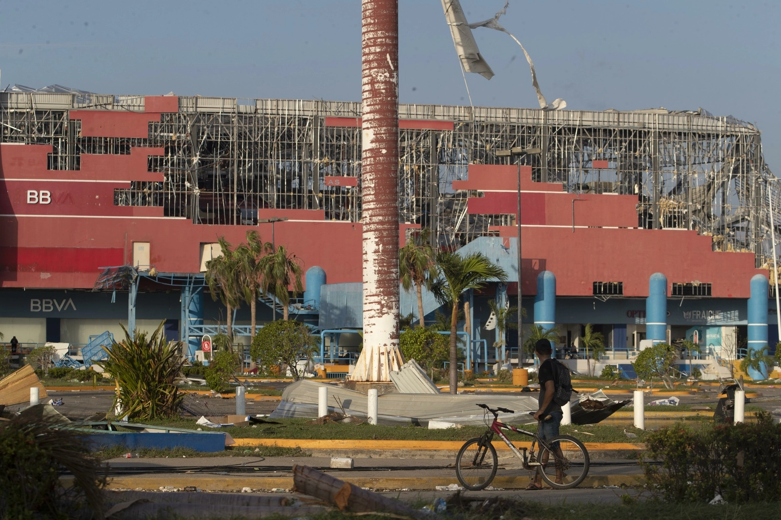 Daños en Acapulco, tras el paso del huracán 'Otis', en Guerrero, el 31 de octubre de 2023. Foto Alfredo Domínguez