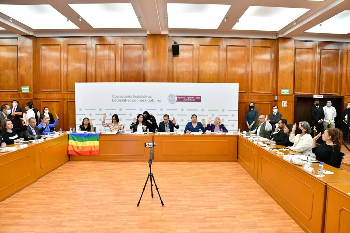 Comisiones legislativas de Edomex conjuntaron dos propuestas de Morena y una del PRD sobre el matrimonio igualitario en la entidad. Foto Tomada del Twitter @Legismex 