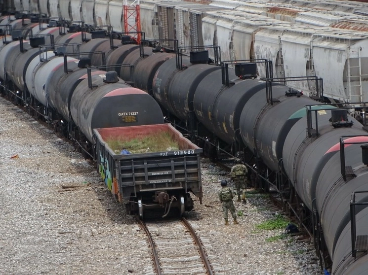 Las instalaciones, en Coatzacoalcos, Veracruz, quedaron bajo resguardo de la Marina. Foto Sergio Balandrano/La Jornada Veracruz





