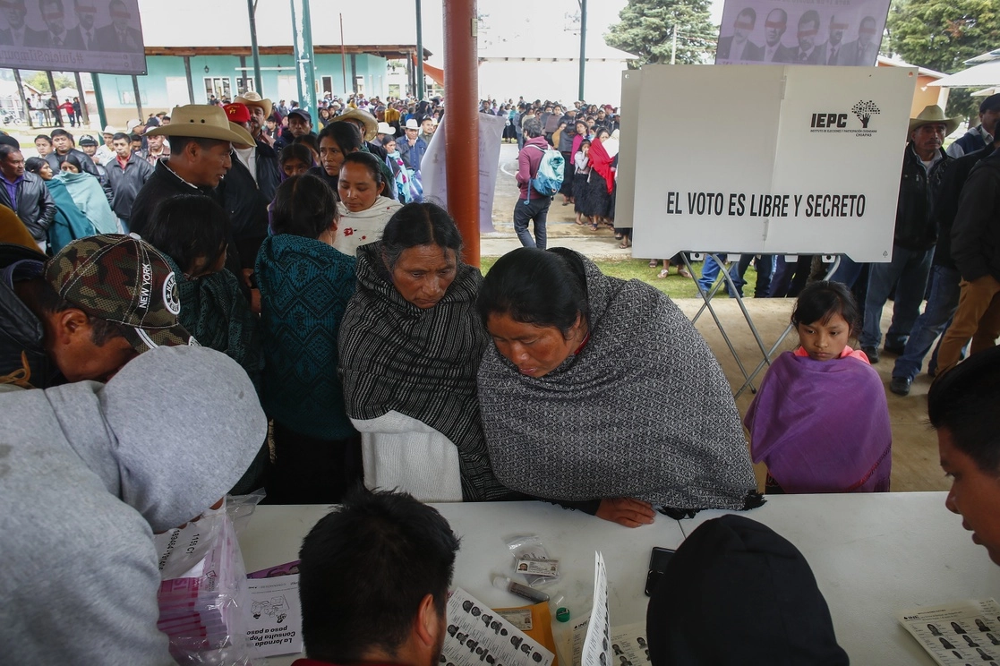 Por instrucciones del TEPJF, el Instituto Nacional Electoral inició el proceso para evitar la comisión de fraudes de candidatos que se presenten como indígenas sin serlo. Foto Víctor Camacho / Archivo