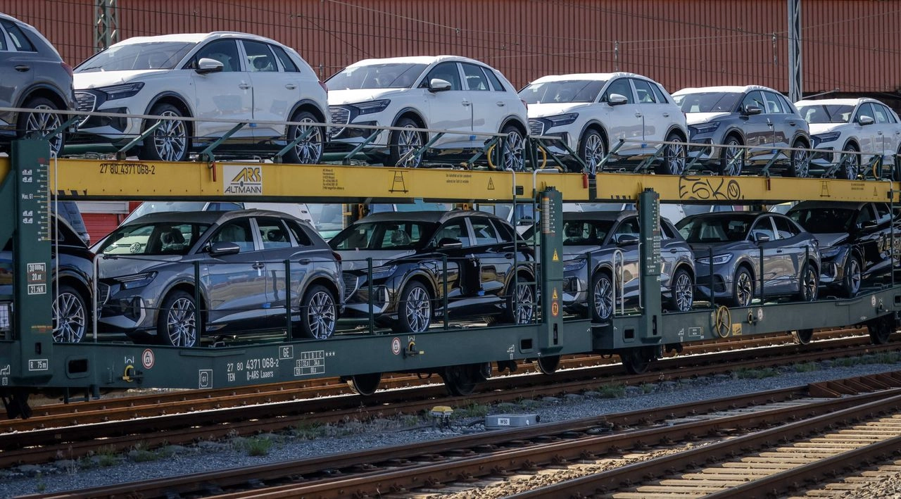 Automóviles nuevos de un fabricante alemán en el puerto de Bremerhaven, el 12 de junio de 2025. Foto 