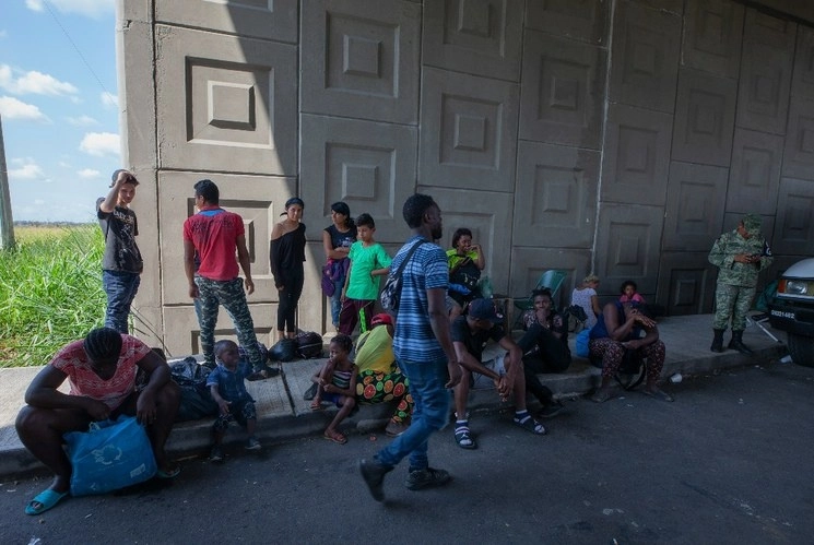 Migrantes a su paso por la ciudad de Tapachula, Chiapas. Foto Víctor Camacho / Archivo

