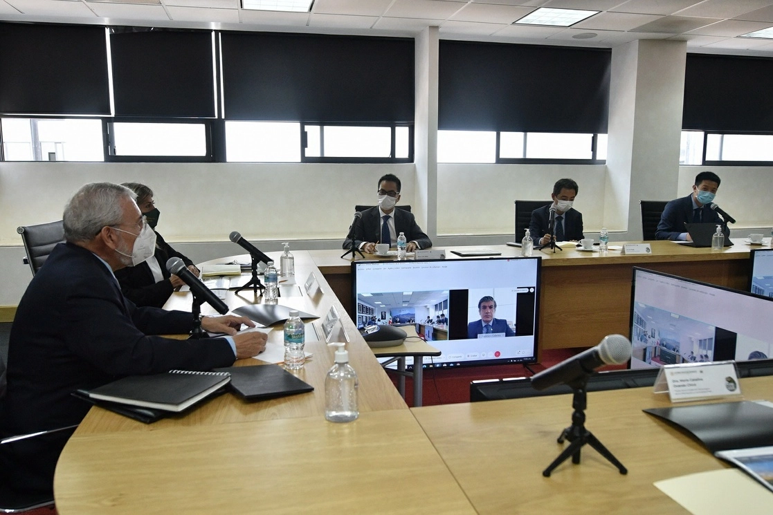 En el evento participaron funcionarios de la SCT y directivos de la empresa china. Foto @SCT_mx