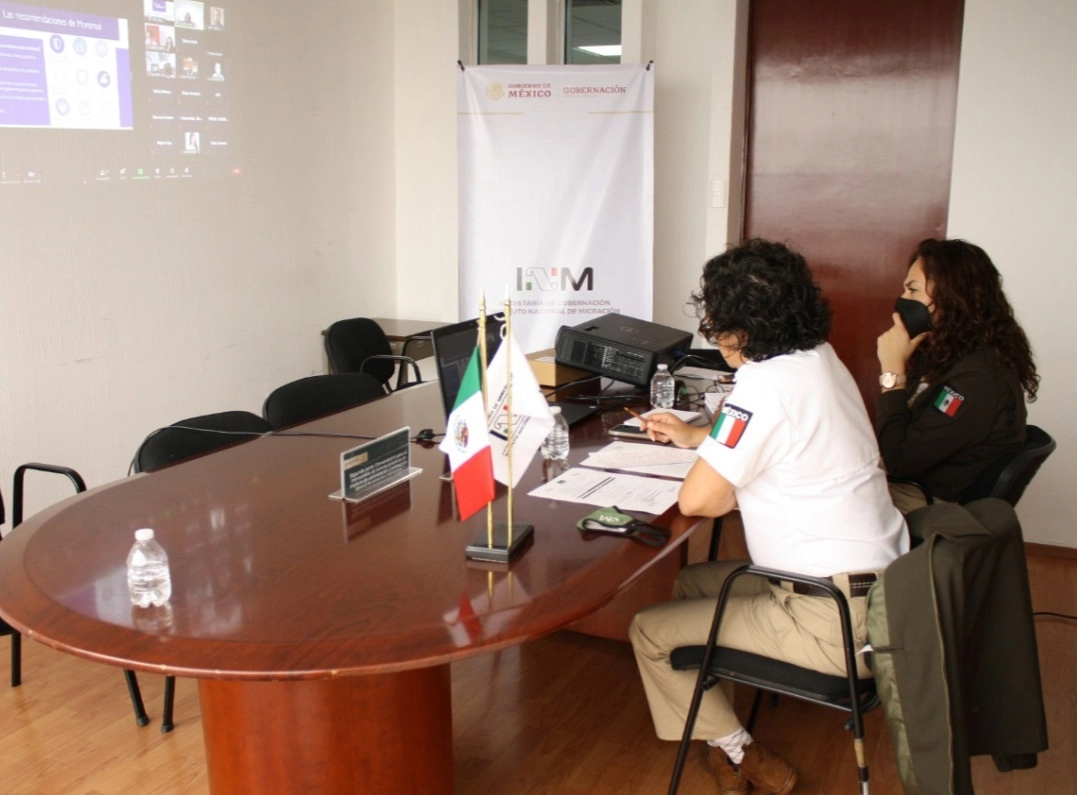 El INM y la STPS realizaron el conversatorio ‘Intercambio de buenas prácticas en materia de contratación y protección laboral de personas migrantes’. Imagen tomada del Twitter @INAMI_mx