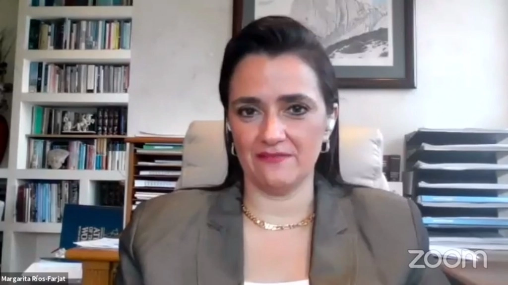 La ministra de la SCJN, Margarita Ríos Farjat durante el foro virtual. Fotograma tomado del video emitido por Zoom