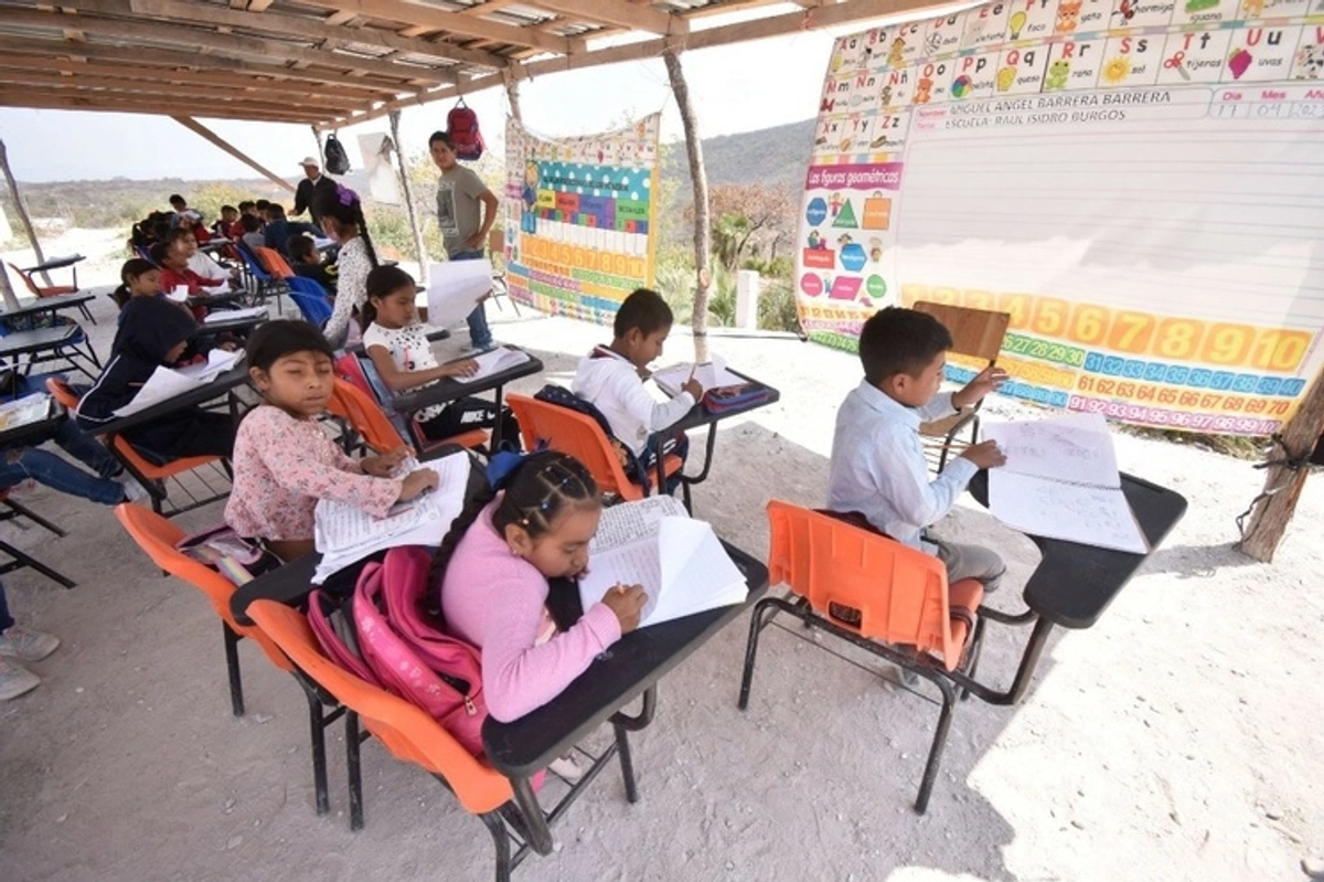 Aspectos de una escuela en Chilpancingo, Guerrero. Foto 