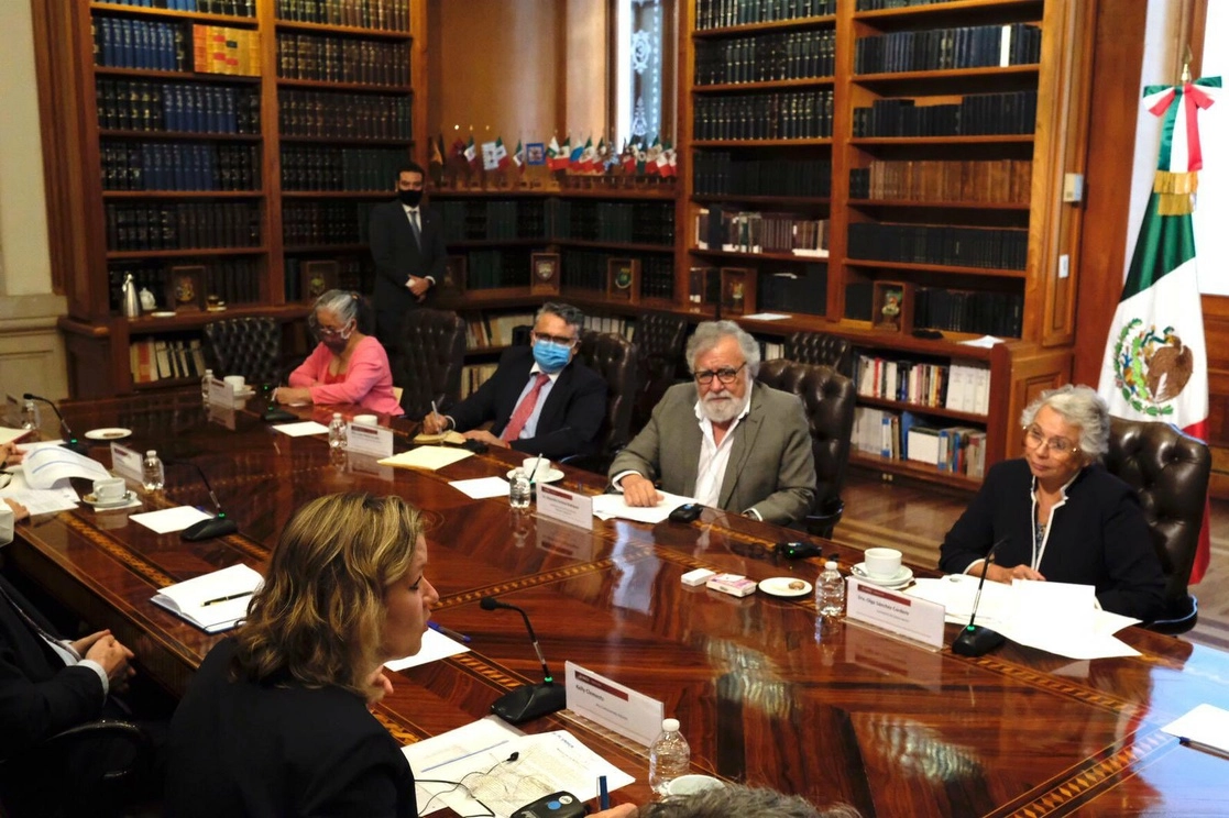 Reunión entre autoridades de Segob y Acnur. Foto tomada de la cuenta de Twitter @KellyTClements