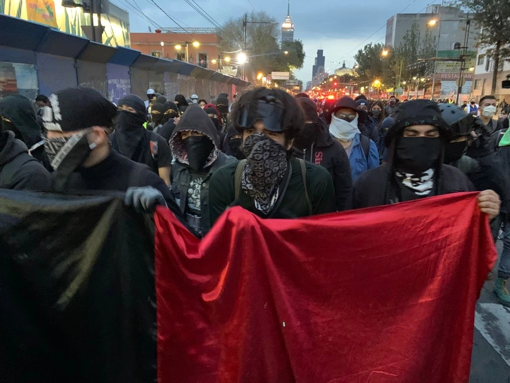 Retirada del grupo anarquista. Foto Víctor Camacho


 