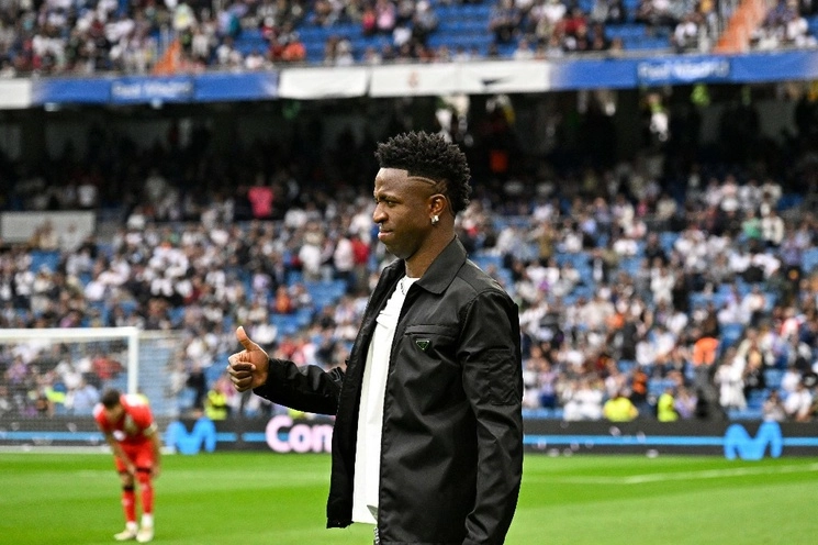 Las molestias que sufre el delantero brasileño Vinicius en una rodilla le impedirán estar el sábado en el partido de la 37ª y penúltima jornada de liga contra el Sevilla, adelantó Carlo Ancelotti. Foto Afp
