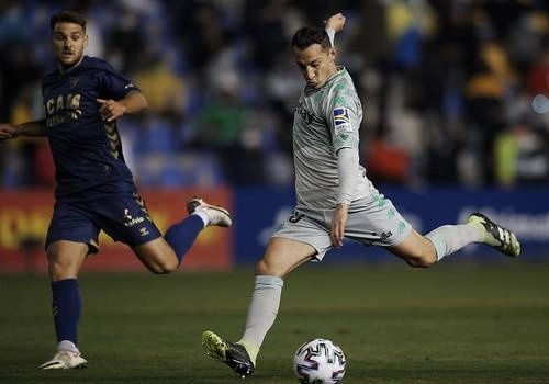 El mediocampista tricolor Andrés Guardado ha tenido una temporada complicada por varias lesiones y ahora resultó infectado por Covid-19. Foto Afp