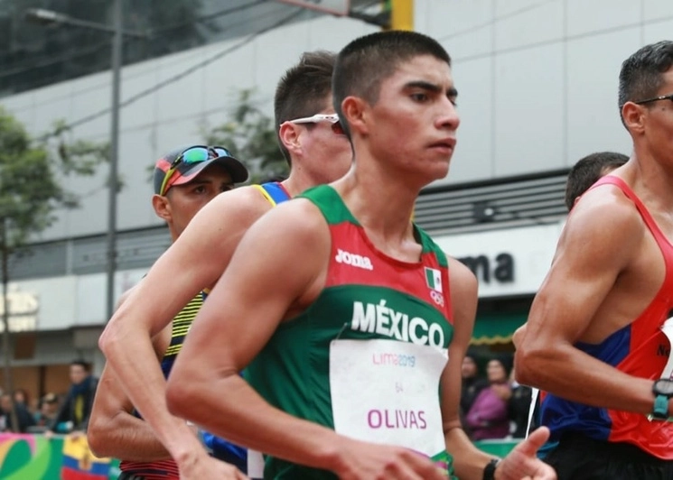El mexicano Andrés Olivas culminó en el lugar 18 en los 20 kilómetros de marcha del Campeonato Mundial de Atletismo, en Budapest, Hungría. Foto Tomada de X @CONADE
