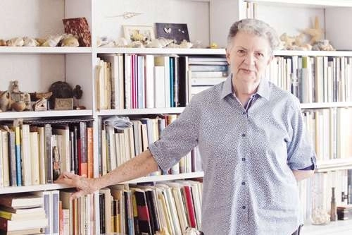 Angelina Muñiz-Huberman (en su casa), en entrevista con La Jornada. Foto Yazmín Ortega Cortés/ archivo