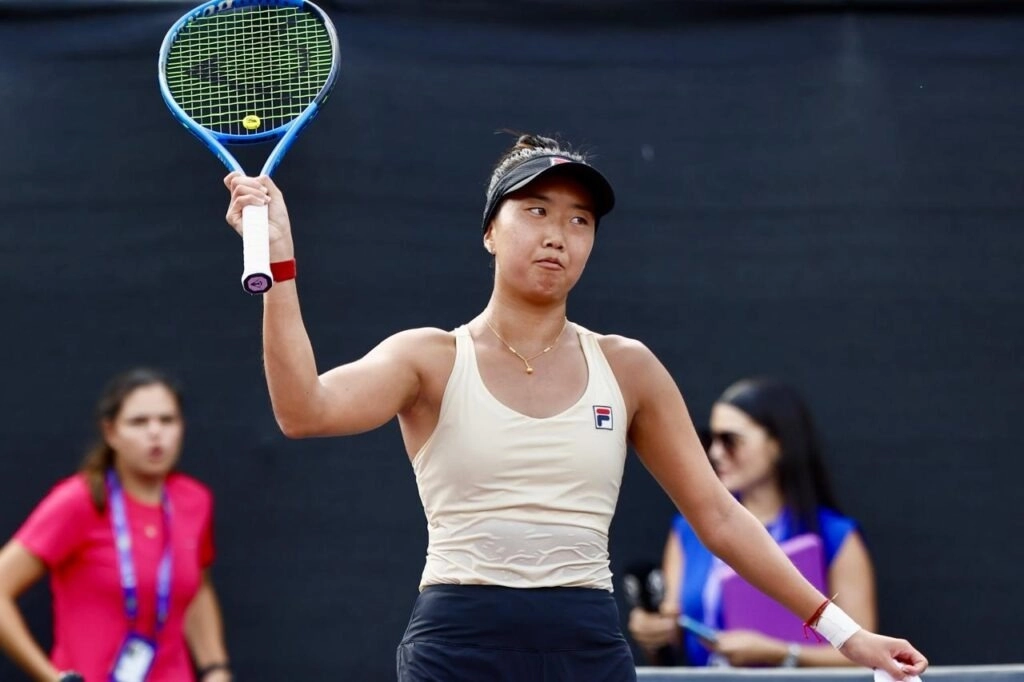 Li, 111 del mundo, y Kudermetova, 133 en el ranking, comenzaron el sábado su semifinal, que fue postergada para el domingo luego de tres interrupciones por lluvia. Foto wtameridaopen.com