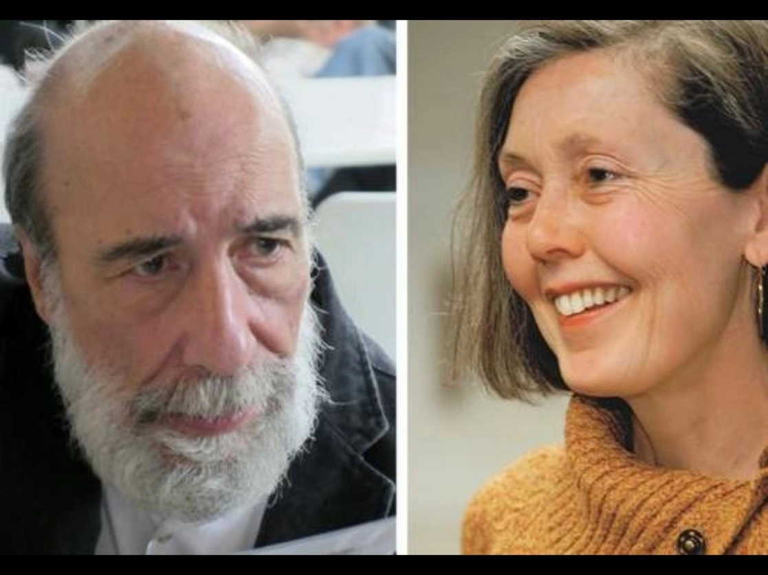 El poeta chileno Raúl Zurita y la ensayista canadiense Anne Carson, premio Princesa de Asturias de las Letras, participaron en un ciclo de la FIL Oaxaca que se transmitió por Internet. Fotos tomadas de Wikimedia Commons y Peter Smith / Lumen