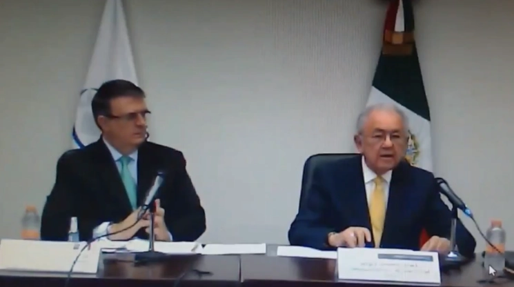 El titular de la SRE, Marcelo Ebrard (izq) y el secretario de Comunicaciones y Transportes, Javier Jiménez Espriú (der) durante el encuentro. Fotograma tomado del video publicado en la cuenta de Twitter @SCT_mx