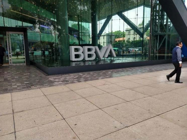 BBVA urgió al gobierno federal a tomar medidas “contundentes” para enfrentar la caída de la actividad económica derivada de la pandemia del coronavirus. Foto Julio Gutiérrez

