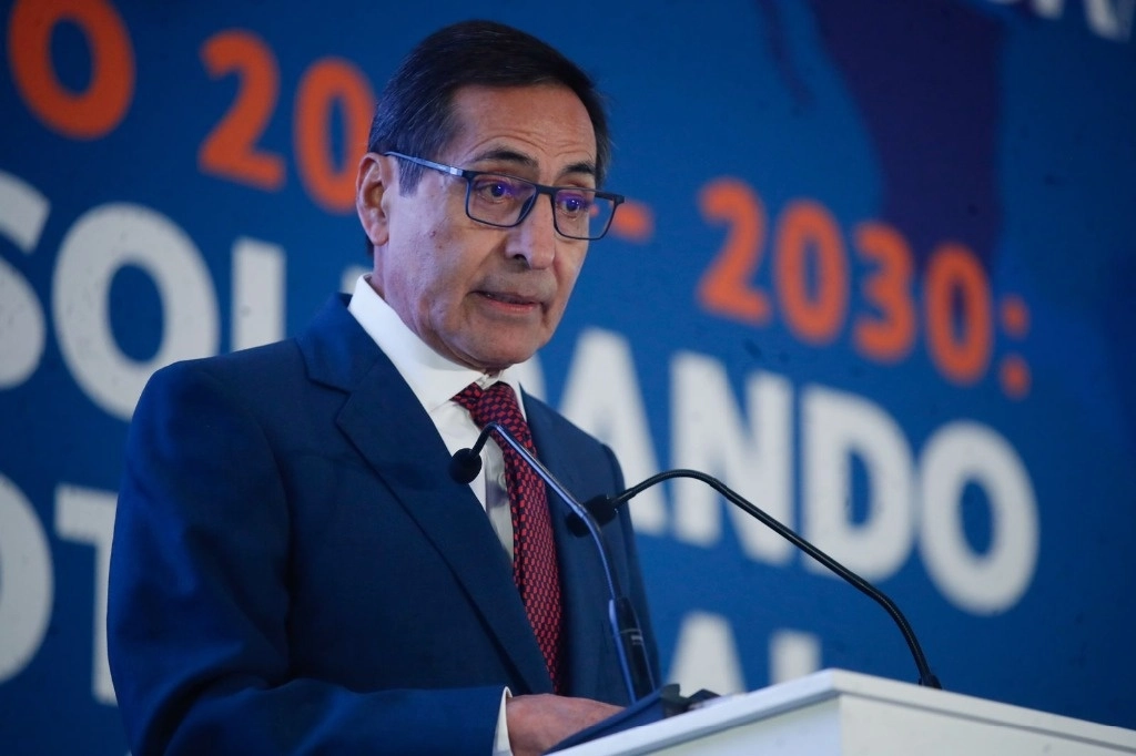 El secretario de Hacienda y Crédito Público, Rogelio Ramírez de la O, durante su participación en la conferencia del Consejo de las Américas, México 2024-2030: Consolidando el potencial Económico, en un hotel de la Ciudad de México, el 23 de abril de 2024. Foto Cristina Rodríguez
