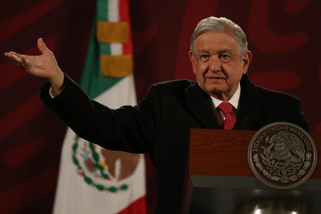 El titular del Ejecutivo federal, Andrés Manuel López Obrador, precisó ayer que la propuesta no será vinculante y se apegará a la Ley de Austeridad Republicana. Foto María Luisa Severiano