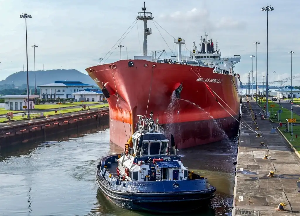 Esclusas del Canal de Panamá, que permiten a los barcos de carga desplazarse a lo largo de la ruta. Foto Afp.