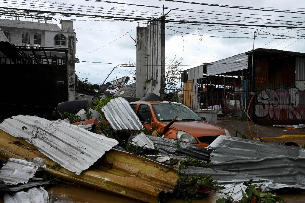 Antes de pensar en una recuperación económica, es necesario que la población de Guerrero, en particular la de Acapulco, reciban ayuda humanitaria tras el impacto de ‘Otis’, consideró la Concanaco-Servytur. Foto Afp