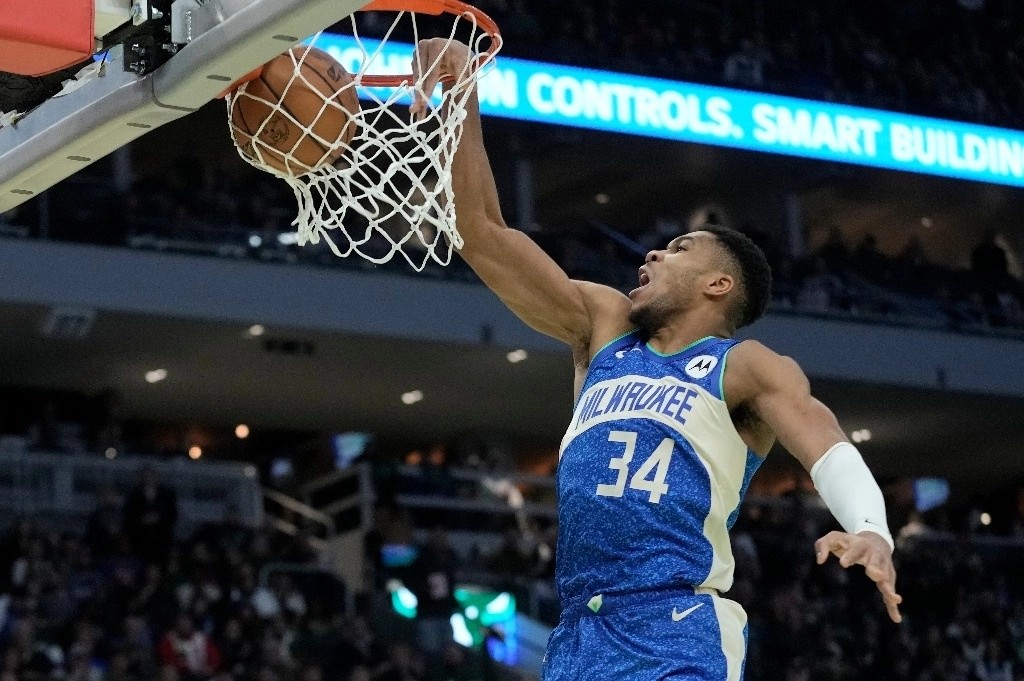 Antetokounmpo fue una pesadilla para la defensa de los Knicks con 35 puntos, 8 rebotes y 10 asistencias. Foto Ap.