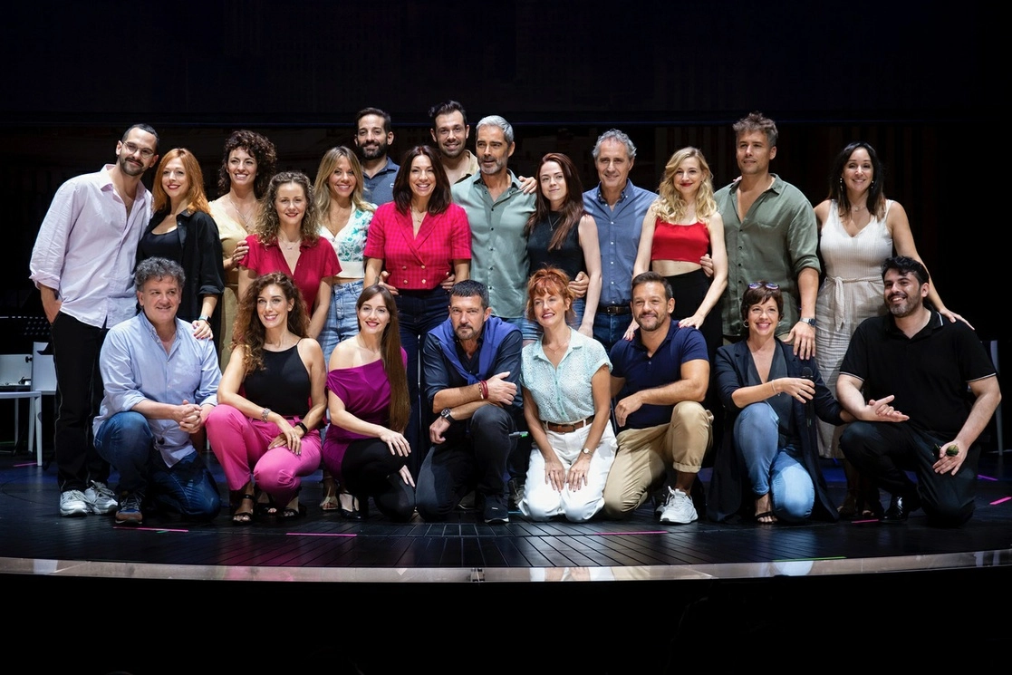 Integrantes del elenco del musical dirigido por Banderas. Foto Europa Press 