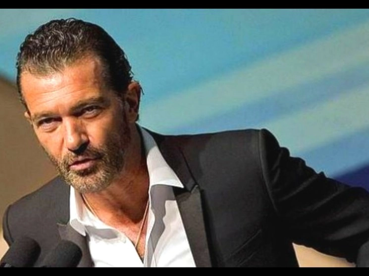 Antonio Banderas anunció el 10 de agosto, coincidiendo con su 60º aniversario, que estaba en cuarentena por Covid-19 pero se encontraba "relativamente bien". Foto Afp