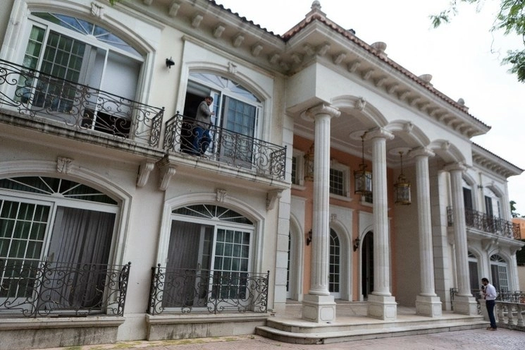 La mansión del empresario de origen chino Zhenli Ye Gon, ubicada en Lomas de Chapultepec, en la Ciudad de México. Foto Pablo Ramos / Archivo